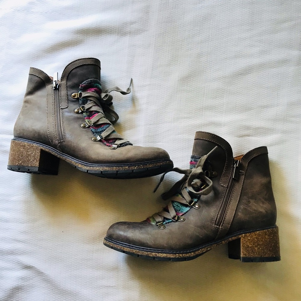 AETREX JOLEEN WOMEN'S Boots - Picture 4 of 16